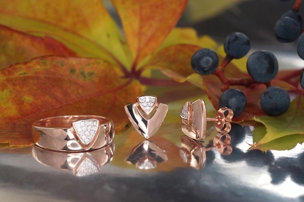 Gold classic studs earrings. Photo Nr. 2